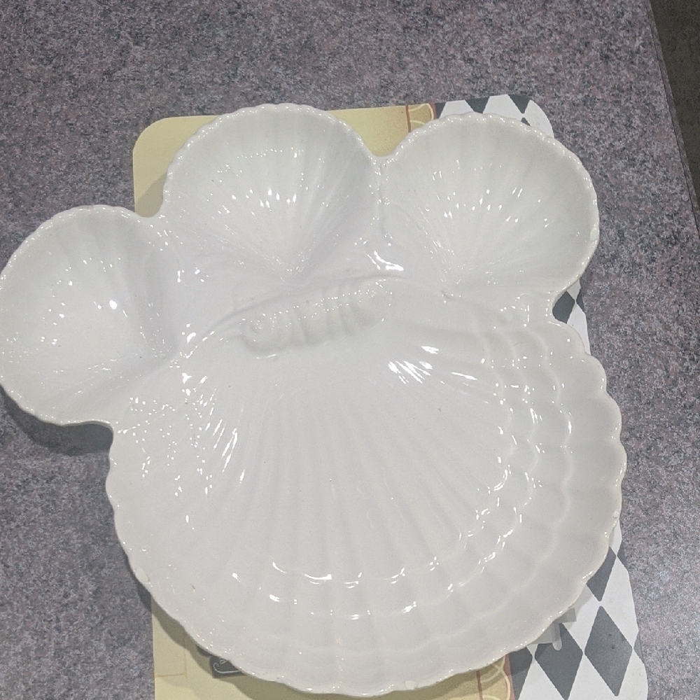 White Shell-Shaped Ceramic Dish